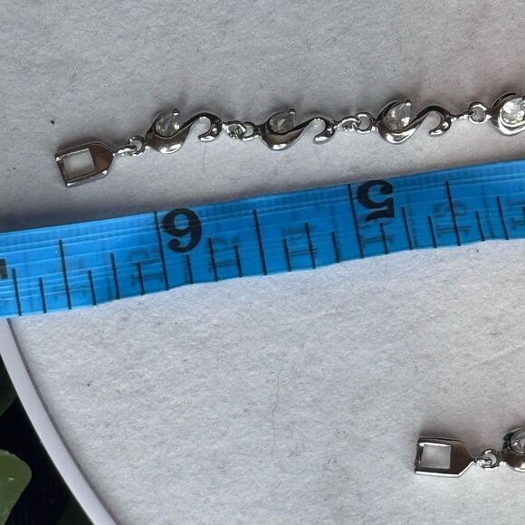 Swan Crystal Tennis Bracelet Made With Swarovski Crystals - Picture 6 of 9